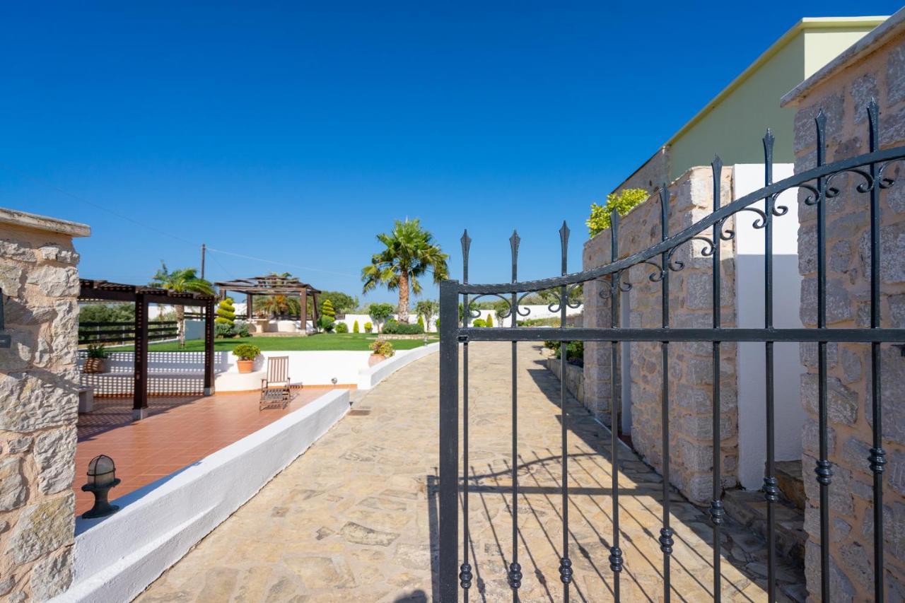 Georgia'S Apartments Kouremenos Beach Anevato Bagian luar foto